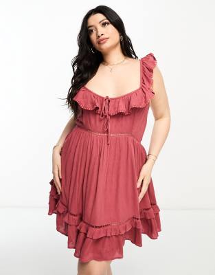 ASOS DESIGN Curve - Gerüschtes Mini-Sommerkleid aus Dobby-Stoff in Rostrot mit Spitzeneinsätzen