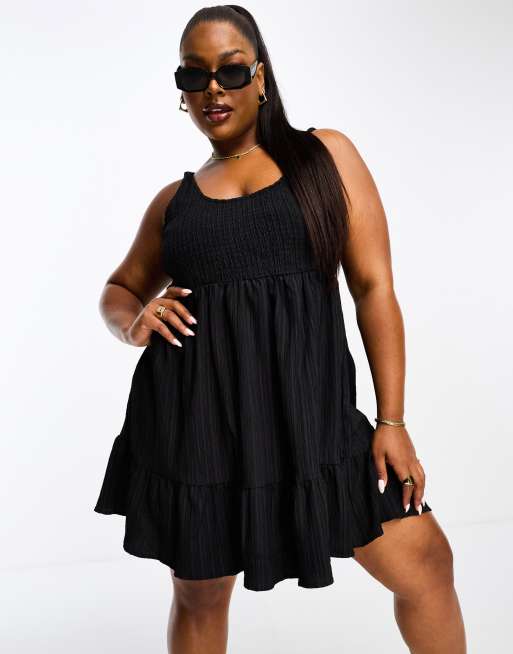ASOS DESIGN Curve – Gesmoktes Mini-Sommerkleid in Schwarz mit U-Ausschnitt