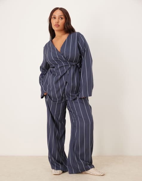 ASOS DESIGN Curve - Gestreepte co-ord set met top met overslag en broek in blauw - view 1