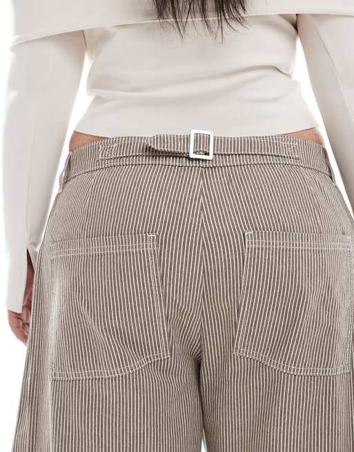 ASOS DESIGN Curve - Gestreepte horseshoe-broek met riempje in de taille in bruin, 4 van 5