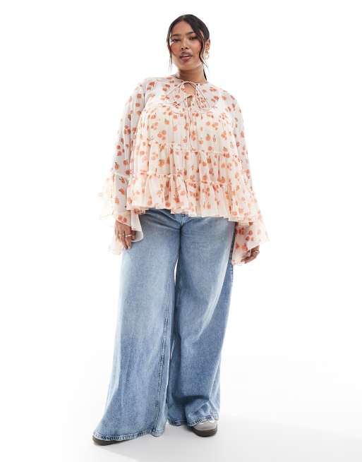 ASOS DESIGN Curve – Gestufte Bluse mit Bindedetail vorne, Rüschen-Manschetten und Blumen-Print, 4 von 4