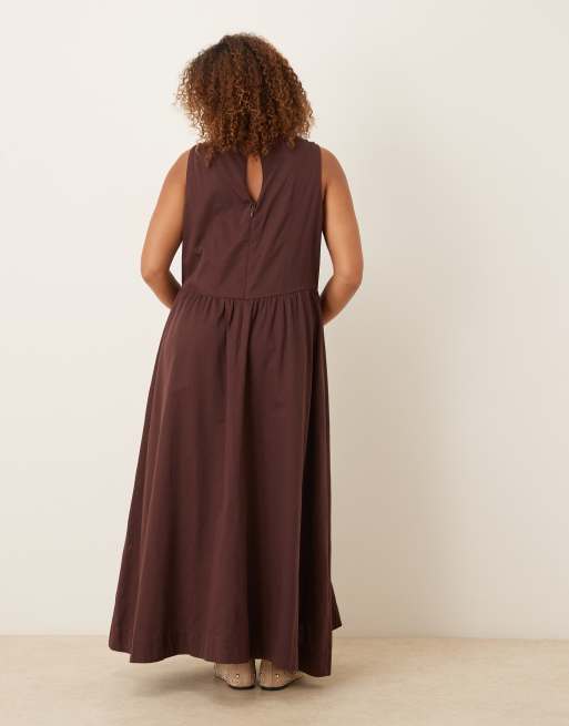 ASOS DESIGN Curve - Getailleerde maxi jurk met V-hals en siernaden in chocoladebruin, 4 van 4