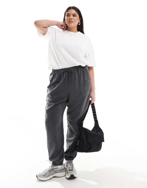 ASOS DESIGN Curve - Gewassen joggingbroek in zwart met wassing - view 1