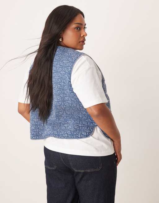 ASOS DESIGN Curve - Gewatteerde gilet met borduursel in denim wassing, 3 van 4
