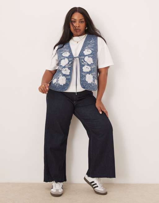 ASOS DESIGN Curve - Gewatteerde gilet met borduursel in denim wassing, 4 van 4