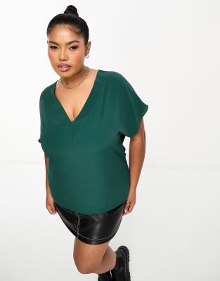 ASOS DESIGN Curve - Gewebtes T-Shirt in Tannengrün mit V-Ausschnitt