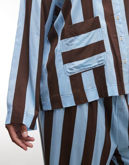 ASOS DESIGN Curve geweven modal pyjamaset met lange mouwen in blauwe streep, 2 van 4