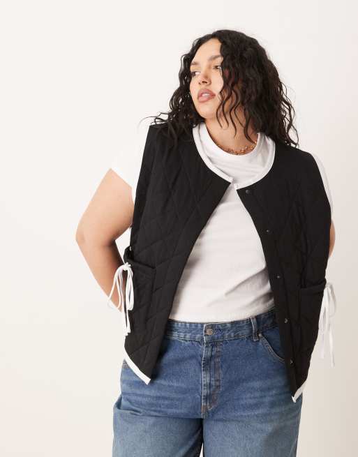 ASOS DESIGN Curve gilet with quilted contrast binding design and bow pocket detail in black, 3 of 4