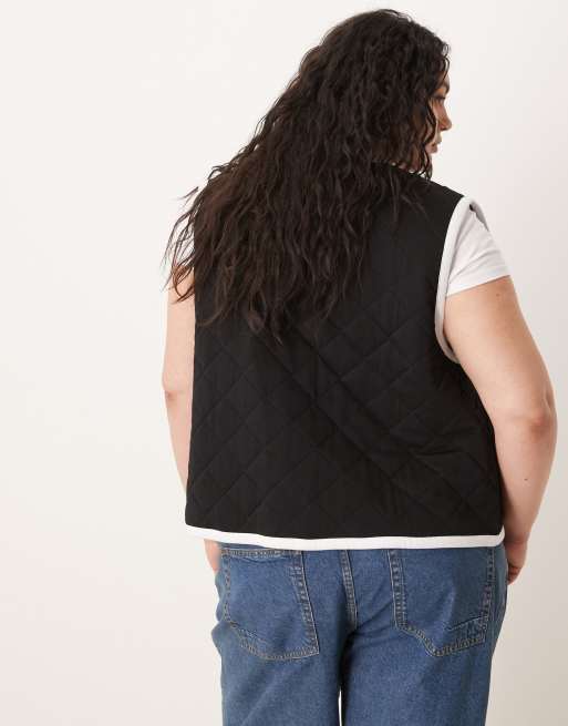 ASOS DESIGN Curve gilet with quilted contrast binding design and bow pocket detail in black, 4 of 4