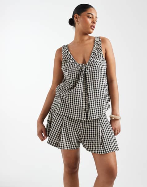 ASOS DESIGN Curve – Ginghamrutiga shorts med veck framtill, del av set - view 1