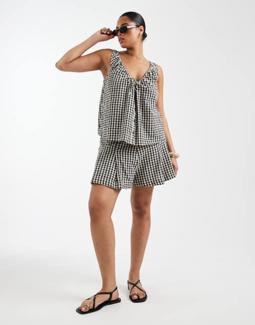 ASOS DESIGN Curve – Ginghamrutiga shorts med veck framtill, del av set, 2 av 5