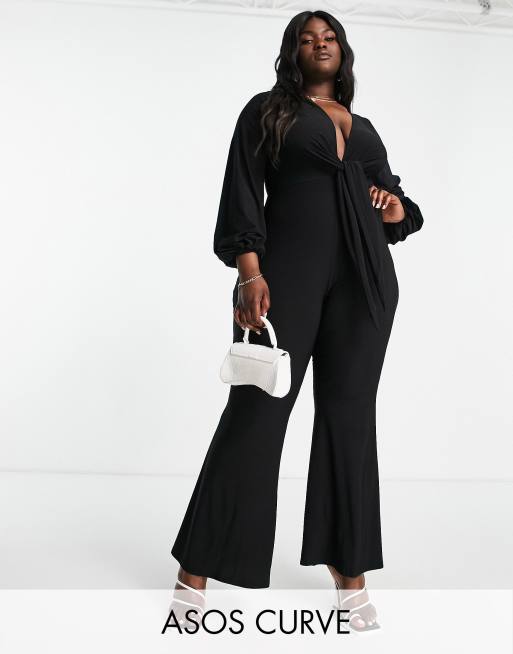 ASOS DESIGN Curve - Glamoureuze diepuitgesneden jumpsuit met gestrikte voorkant van gladde stof in zwart