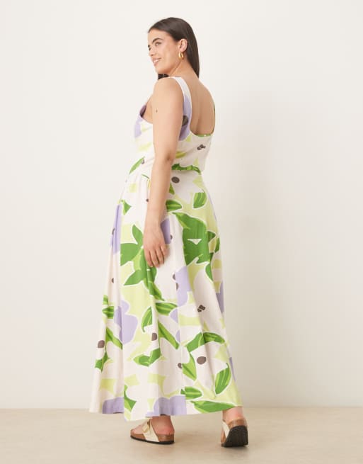 ASOS DESIGN Curve – Godet-Midikleid mit Herzausschnitt und Blumenmuster, 4 von 4