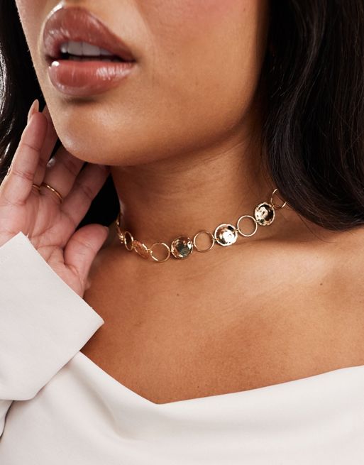 CerbeShops DESIGN Curve – Goldfarbene Choker-Halskette mit gehämmertem Scheibendesign