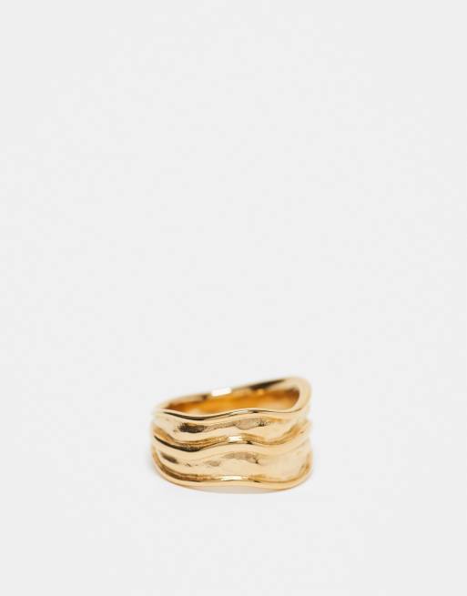 ASOS DESIGN Curve – Goldfarbener Ring aus wasserfestem Edelstahl mit wellenförmigem, geschmolzenem Design