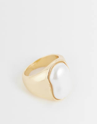 ASOS DESIGN Curve - Goldfarbener Statement-Ring mit künstlicher Süßwasserperle