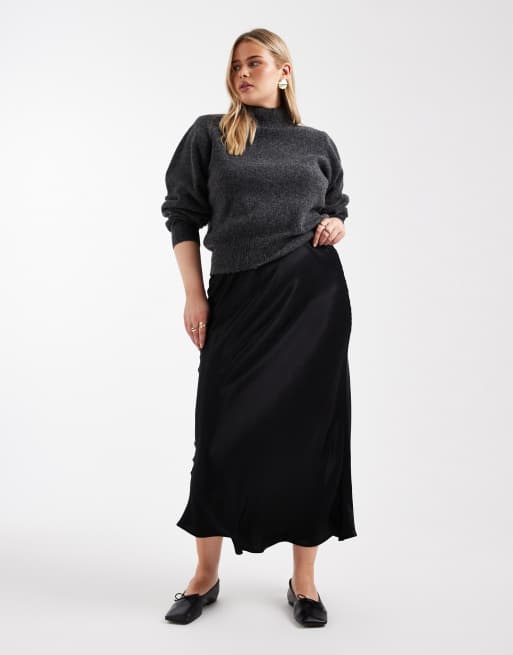 ASOS DESIGN Curve - Gonna lunga nera in raso con taglio sbieco