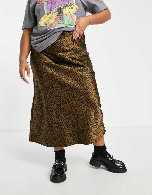 ASOS DESIGN Curve - Gonna midi con taglio in sbieco in raso leopardata, 4 di 4