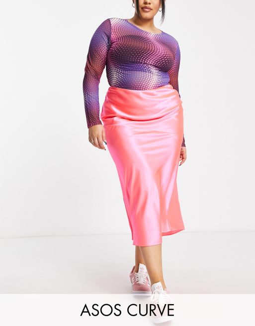 ASOS DESIGN Curve - Gonna midi taglio sbieco in raso rosa fluo