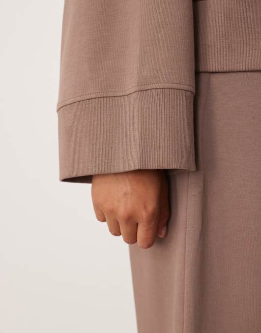 ASOS DESIGN Curve - Gråbrun og oversized top med rund hals og interlock-syninger, 4 af 4