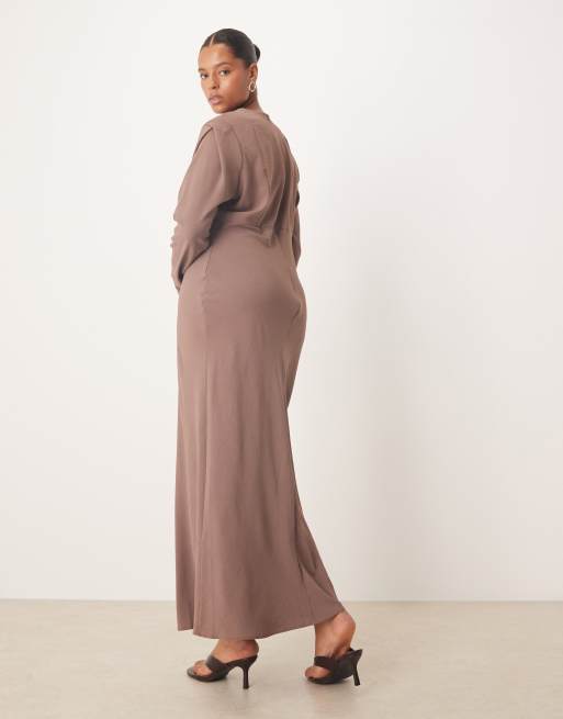 ASOS DESIGN Curve - Gråbrun slip-maxikjole i satin med skråsnit og brystdetalje, 4 af 4