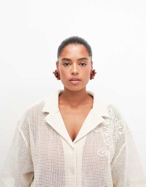 ASOS DESIGN Curve – Gräddvit, hålstickad skjorta med platt krage och cornelli-detaljer, del av set, 4 av 8