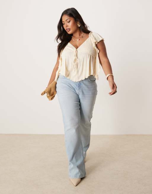 ASOS DESIGN Curve – Gräddvit, krinklad topp med utsvängda ärmar och öppen rygg, 2 av 4