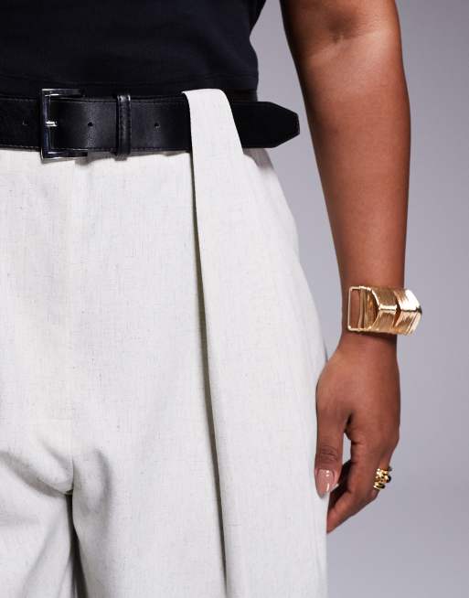 ASOS DESIGN Curve – Gräddvita, figursydda byxor med textur, skärp och barrelben, 5 av 5