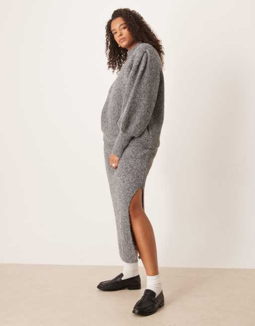 ASOS DESIGN Curve – Szary puszysty zestaw: sweter z golfem i spódnica maxi, 3 z 3