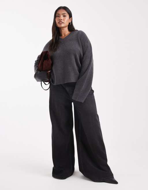 ASOS DESIGN Curve – Grafitowy sweter o pudełkowym kroju z dekoltem w szpic, 2 z 4