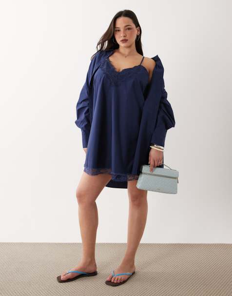 ASOS DESIGN Curve – Granatowa letnia sukienka mini na ramiączkach z dekoltem w szpic i koronkową warstwą - view 1