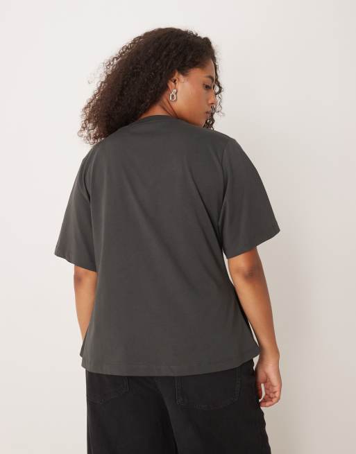 ASOS DESIGN Curve - Gråsort oversized T-shirt med indsnøring og metaldetalje, 4 af 4
