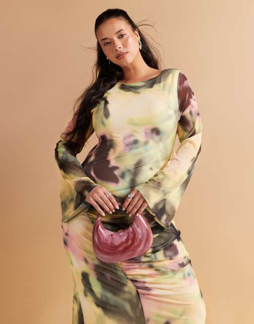 ASOS DESIGN Curve - Grøn og gul maxikjole med lange ærmer, dobbelt bindebånd bagpå og print i mesh, 2 af 4