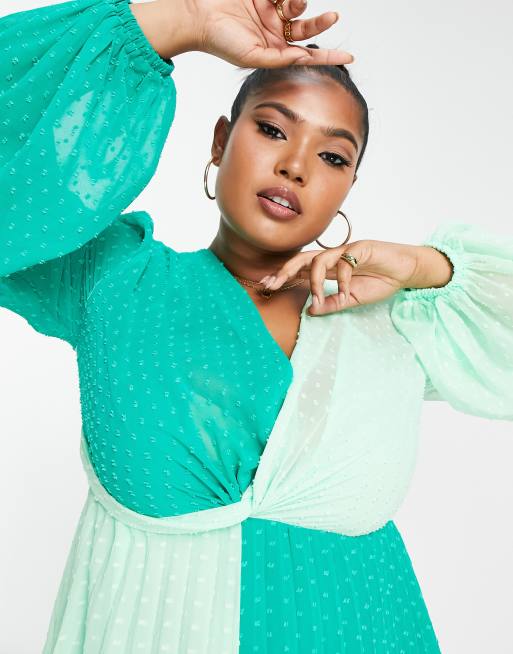 ASOS DESIGN Curve – Grön, blockfärgad, plisserad midiklänning med snurrad knut framtill av dobbyväv, 4 av 4