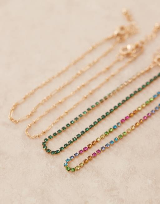 ASOS DESIGN Curve – Guldfärgade, tunna armband med olikfärgade glittriga strasstenar i flerpack, 2 av 3