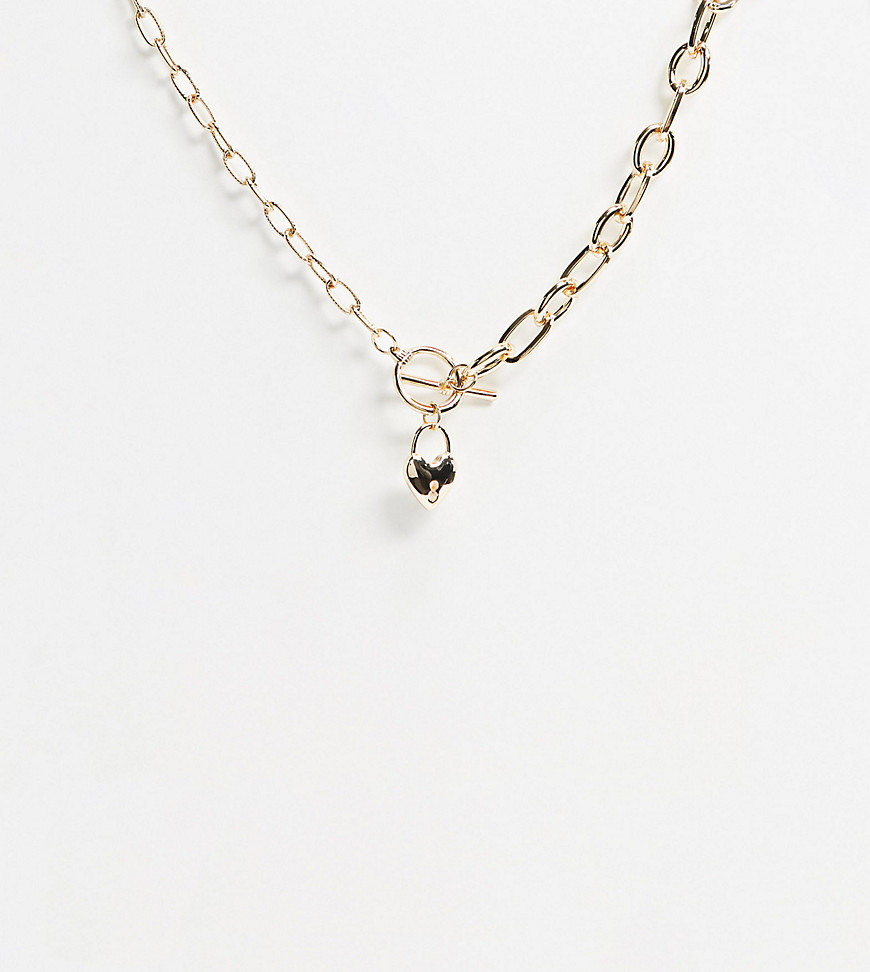 ASOS DESIGN Curve – Guldfärgat halsband med T-stav och hjärtmedaljong