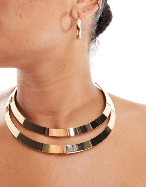 ASOS DESIGN Curve - Guldfarvet choker i bøjet metal med dobbelt design