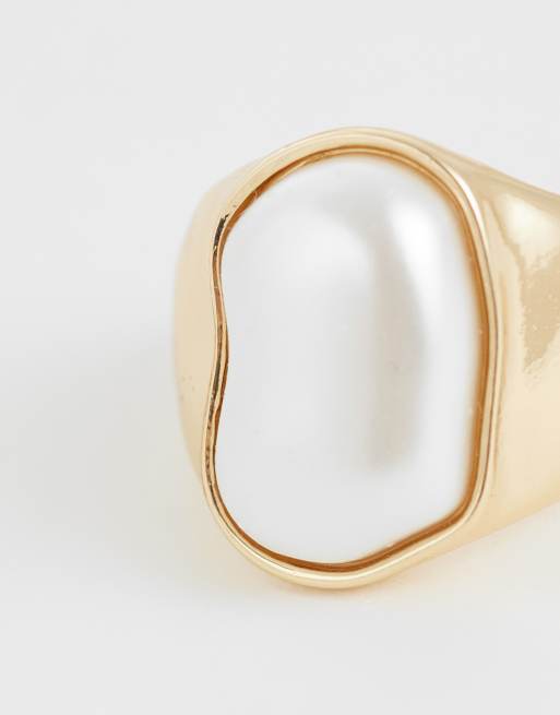 ASOS DESIGN Curve - Guldfarvet statement-ring med imiterede ferskvandsperler, 2 af 3