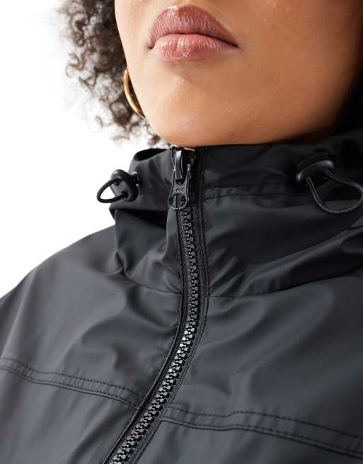 ASOS DESIGN Curve – Gummierter Regenmantel in Schwarz, 3 von 4