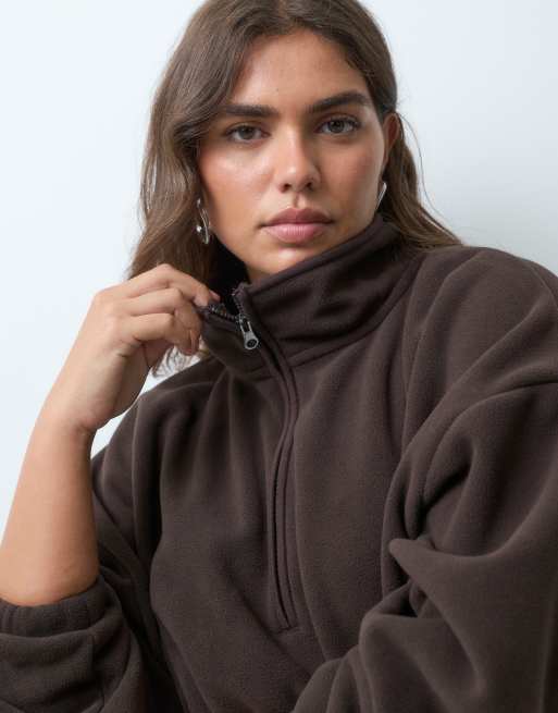 ASOS DESIGN Curve Half-Zip-Pullover mit Stehkragen aus Polar-Fleece in Schokobraun, 4 von 5