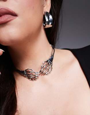 ASOS DESIGN Curve - Halloween - Choker-Halskette mit Skeletthand-Design-Silber