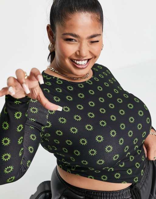 ASOS DESIGN Curve Halloween scarf hem crop top in sun print in green, 4 of 4