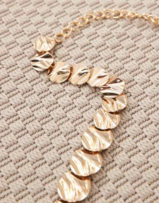ASOS DESIGN Curve hammered circle chain belt in gold tone, 2 of 3