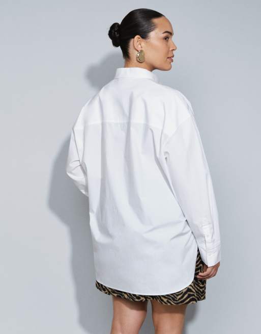 ASOS DESIGN Curve Hemd in Weiß mit nach hinten abfallendem Saum, Oversize, 4 von 4