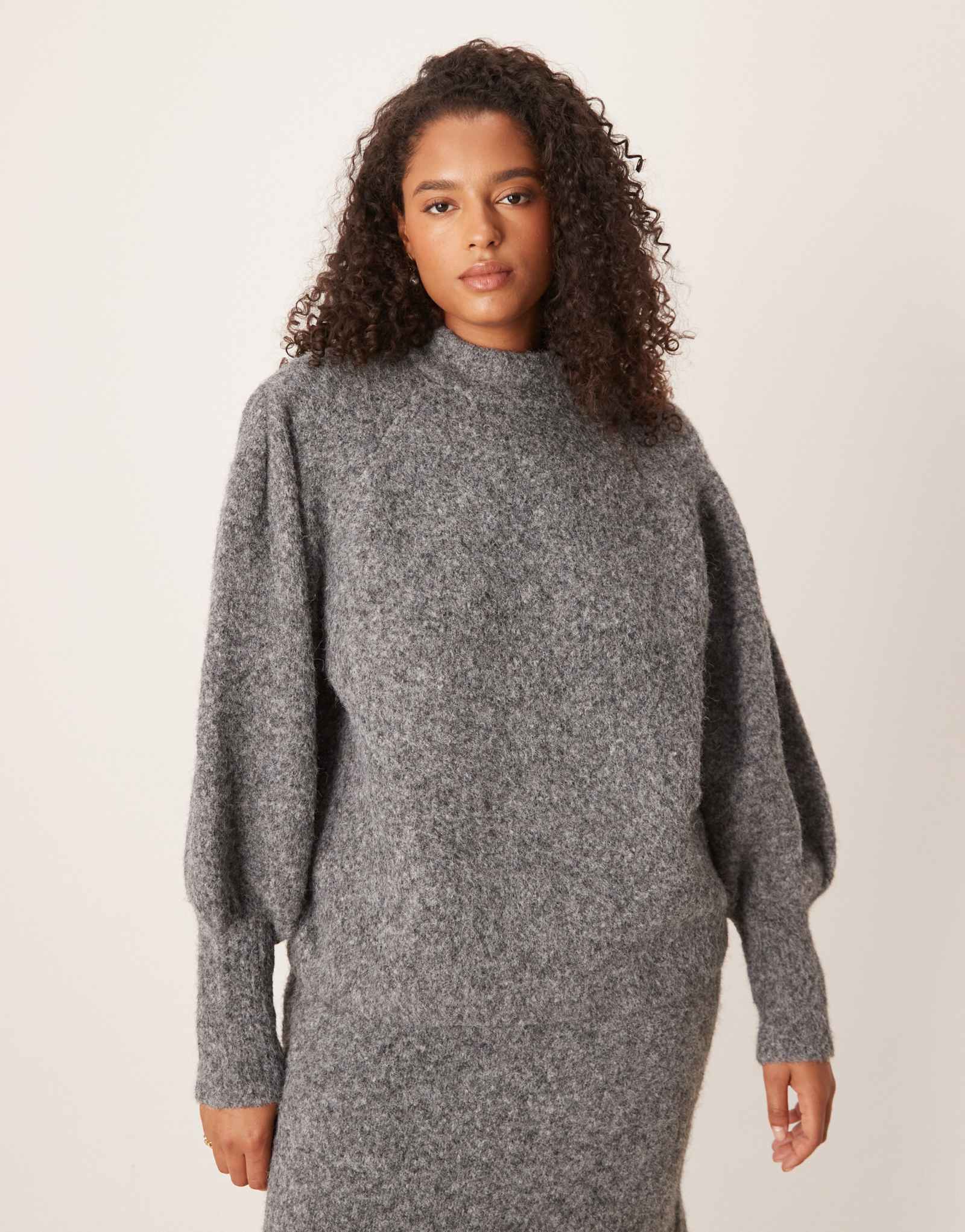 Пушистый свитер с высоким воротом от ASOS DESIGN Curve цвета древесного угля - часть комплекта