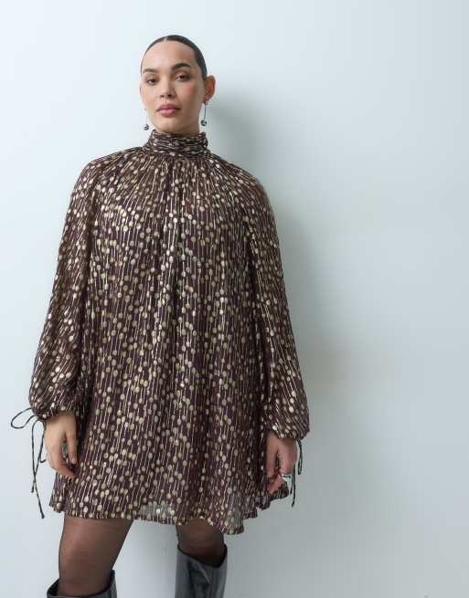 ASOS DESIGN Curve high neck metallic midi dress with high low hem in gold spot, 4 of 5