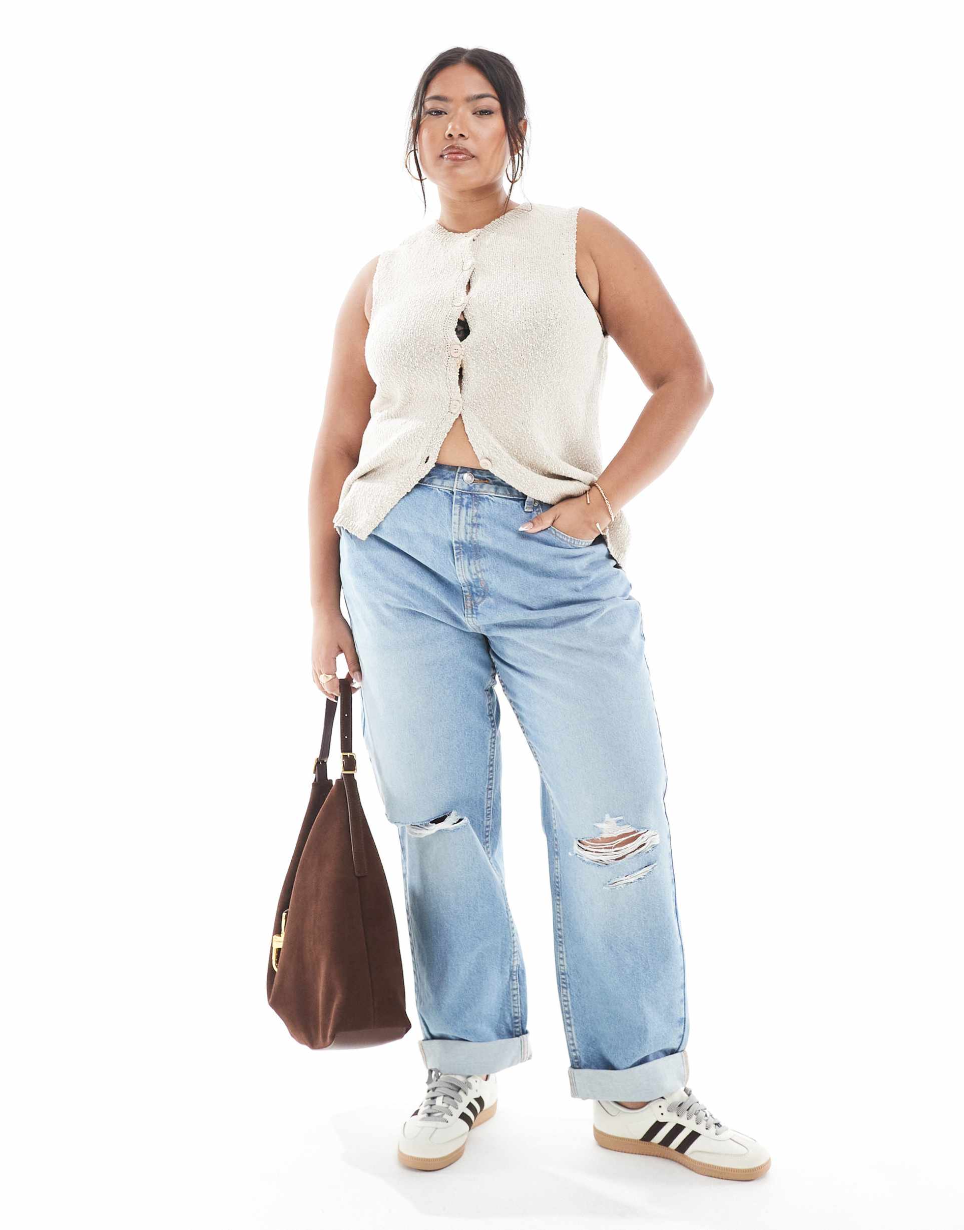 asos design curve high rise relaxed mom jeans in lightwash with knee rips