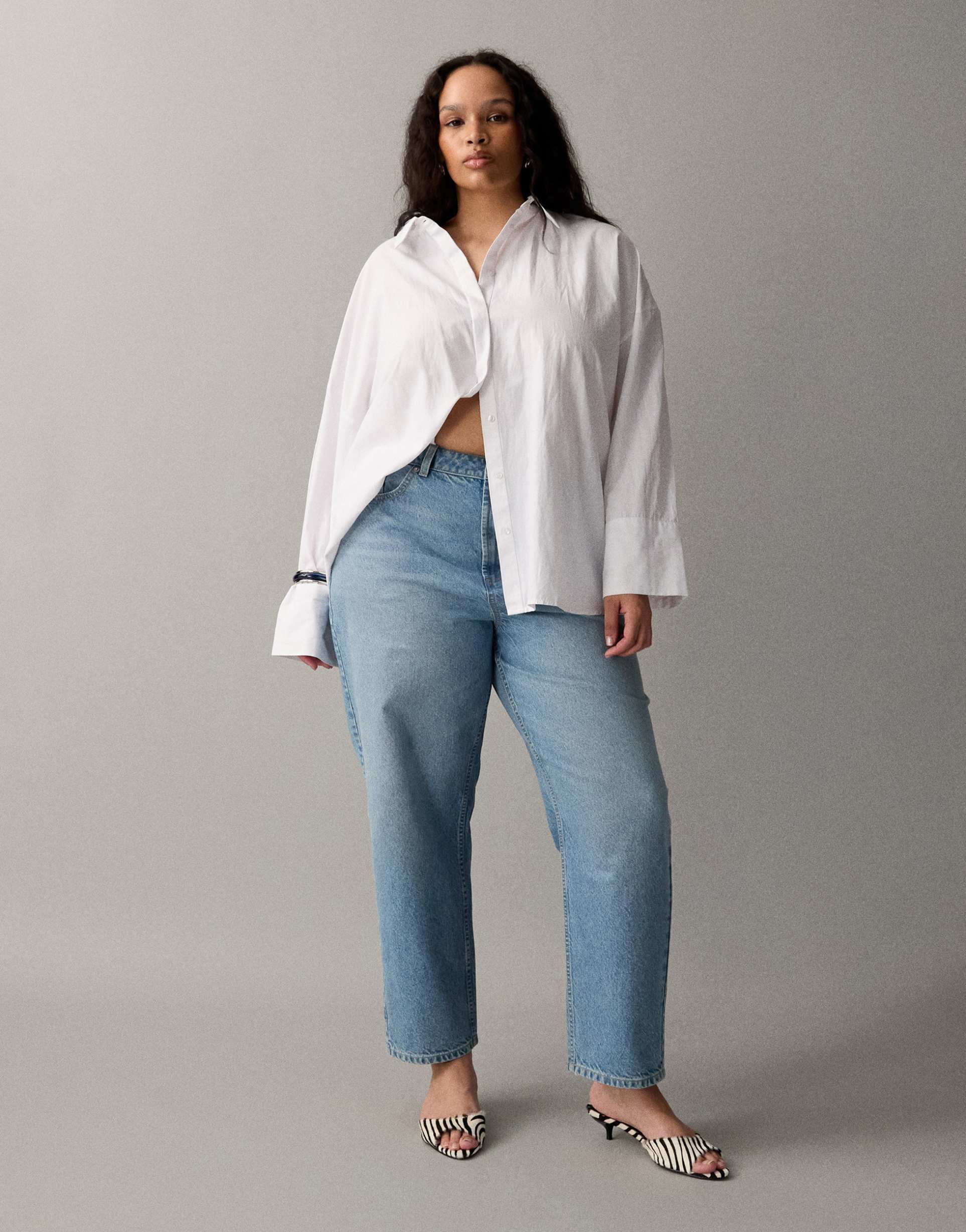 asos design curve high rise relaxed mom jeans in mid blue