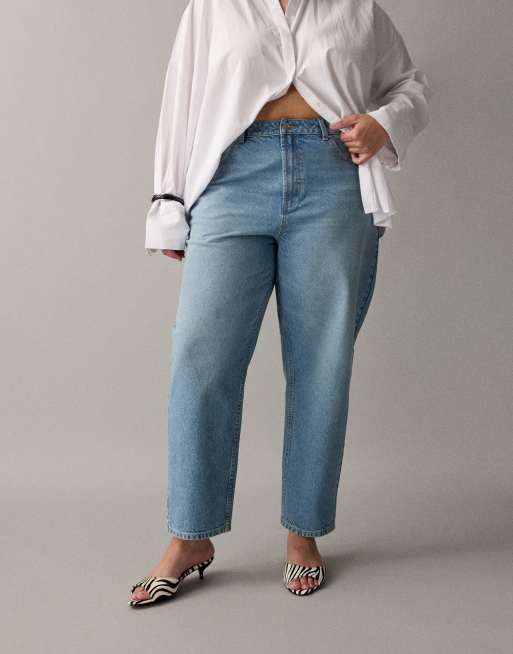 ASOS DESIGN Curve high rise relaxed mom jeans in mid blue, 2 of 7