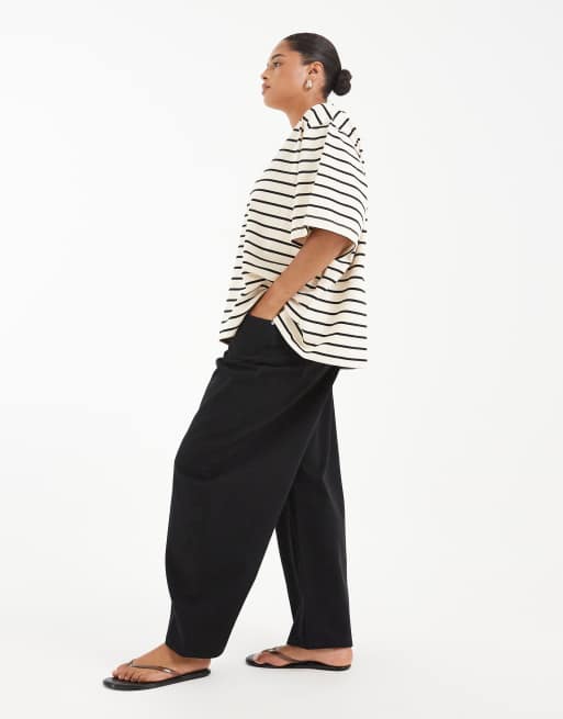 ASOS DESIGN Curve High-Waist-Barrel-Leg-Jeans in Schwarz, 2 von 5